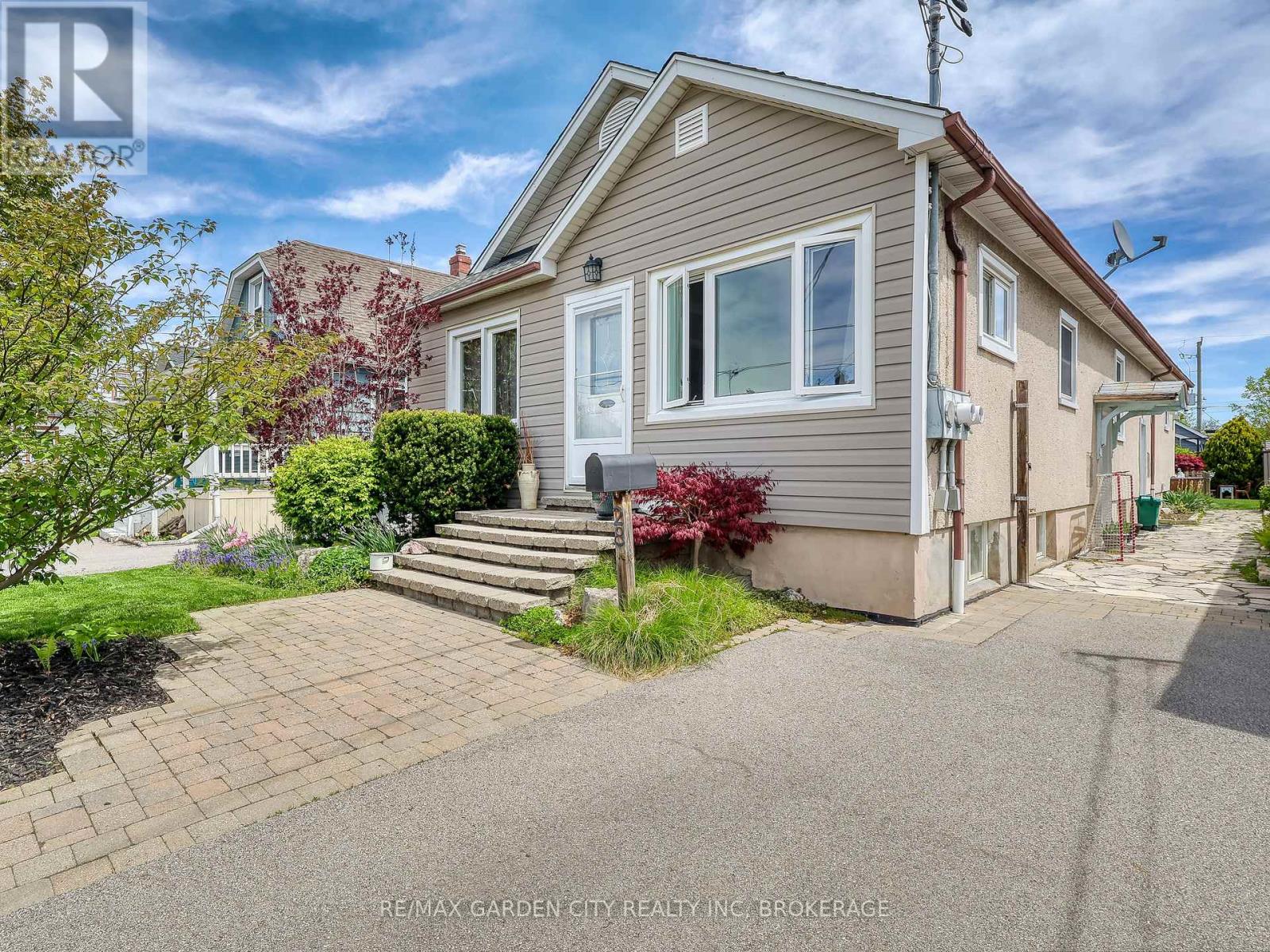 28 Charles Avenue, St. Catharines, Ontario  L2M 5S9 - Photo 4 - X12807734