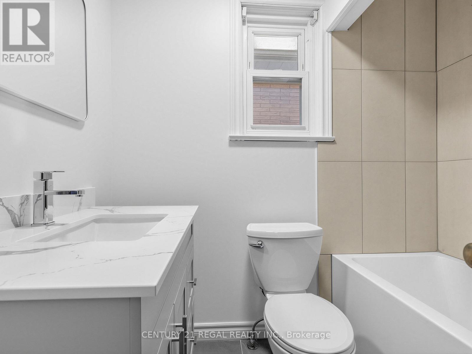 1062 Glengrove Avenue, Toronto, Ontario  M6B 2K2 - Photo 11 - W13149468