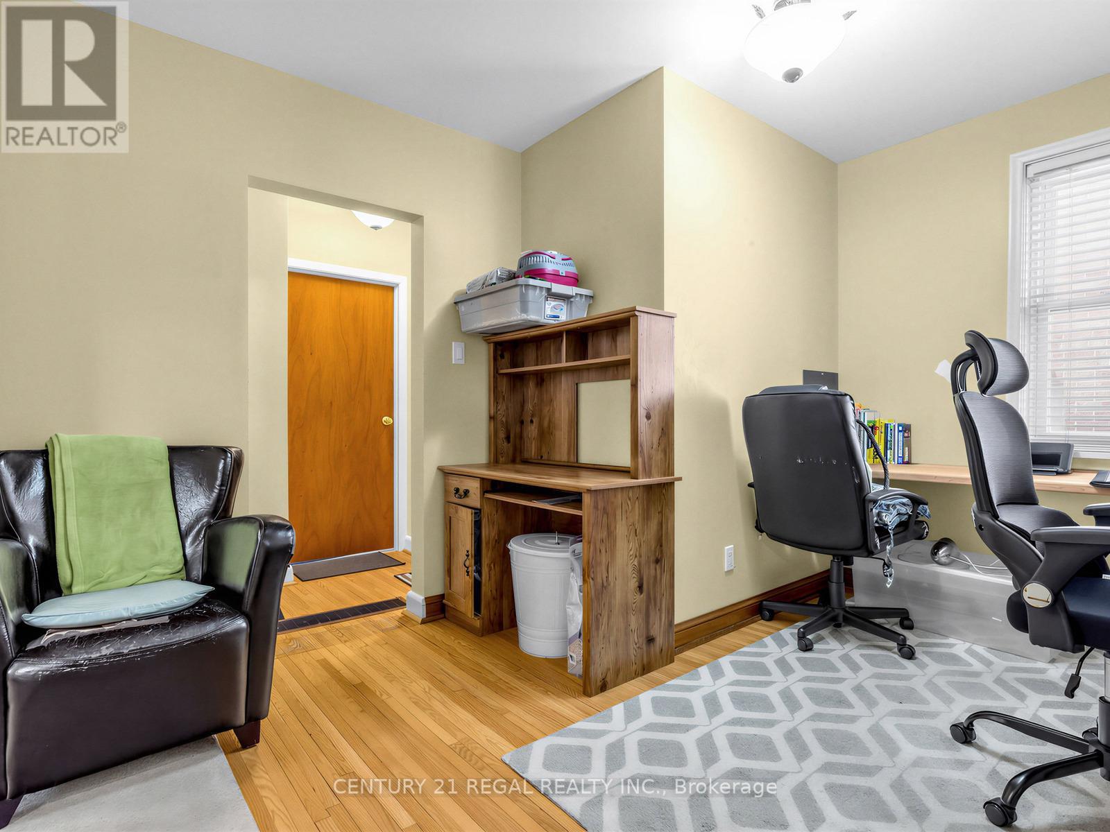 1062 Glengrove Avenue, Toronto, Ontario  M6B 2K2 - Photo 13 - W13149468
