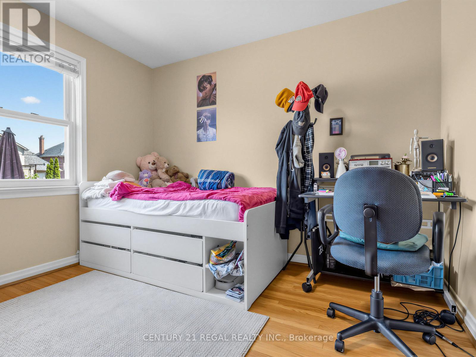 1062 Glengrove Avenue, Toronto, Ontario  M6B 2K2 - Photo 15 - W13149468