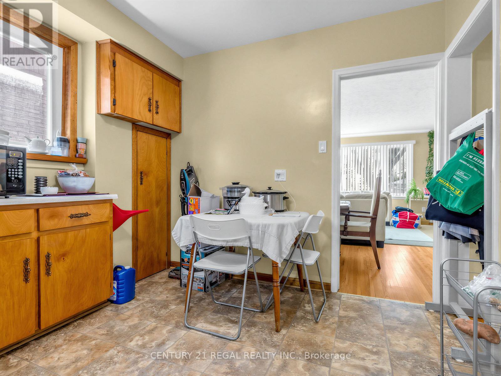 1062 Glengrove Avenue, Toronto, Ontario  M6B 2K2 - Photo 18 - W13149468