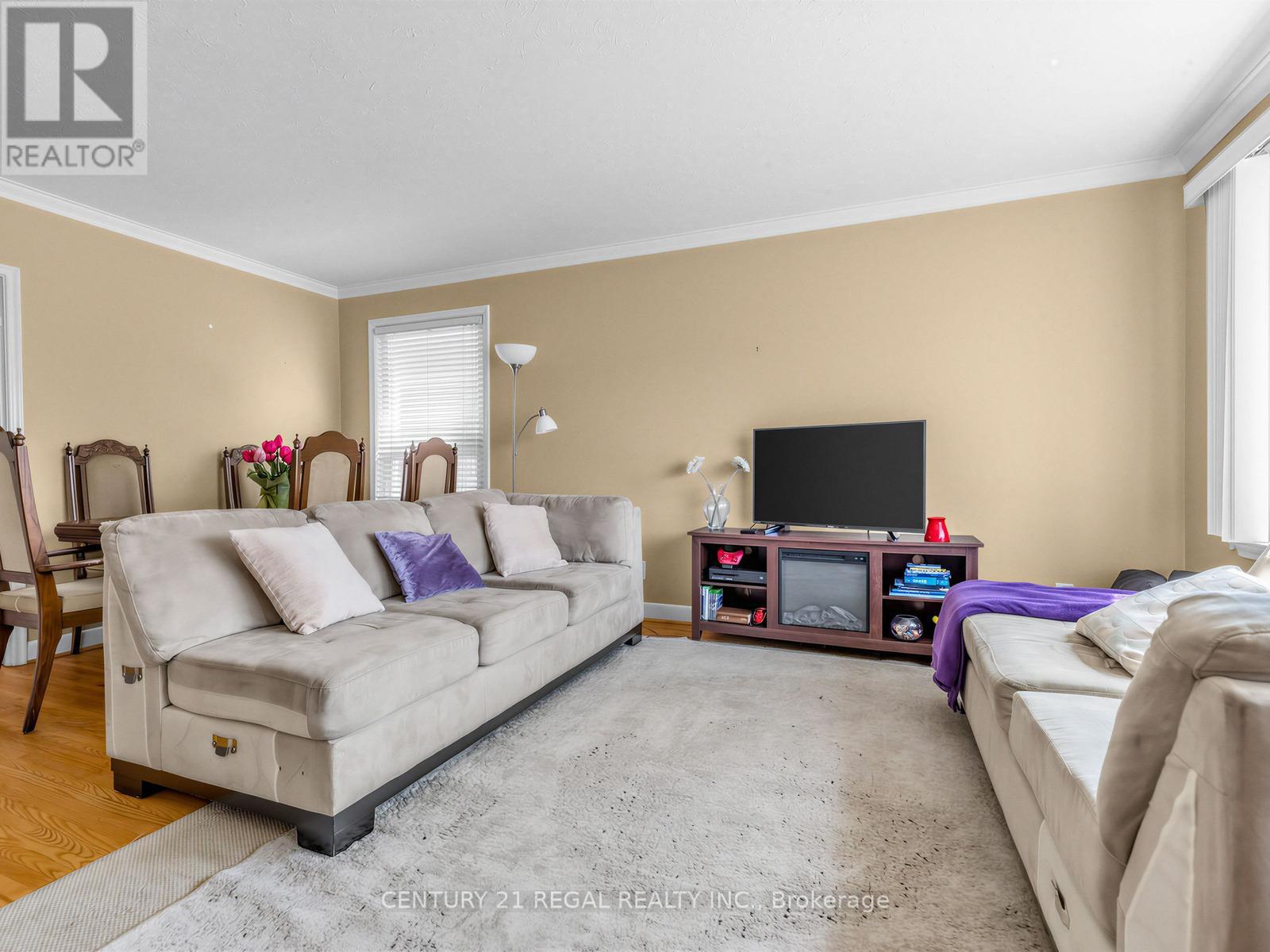 1062 Glengrove Avenue, Toronto, Ontario  M6B 2K2 - Photo 20 - W13149468