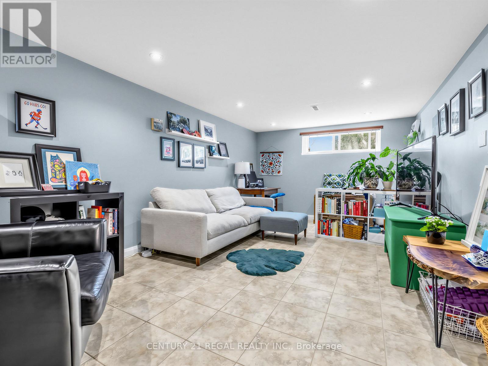 1062 Glengrove Avenue, Toronto, Ontario  M6B 2K2 - Photo 23 - W13149468