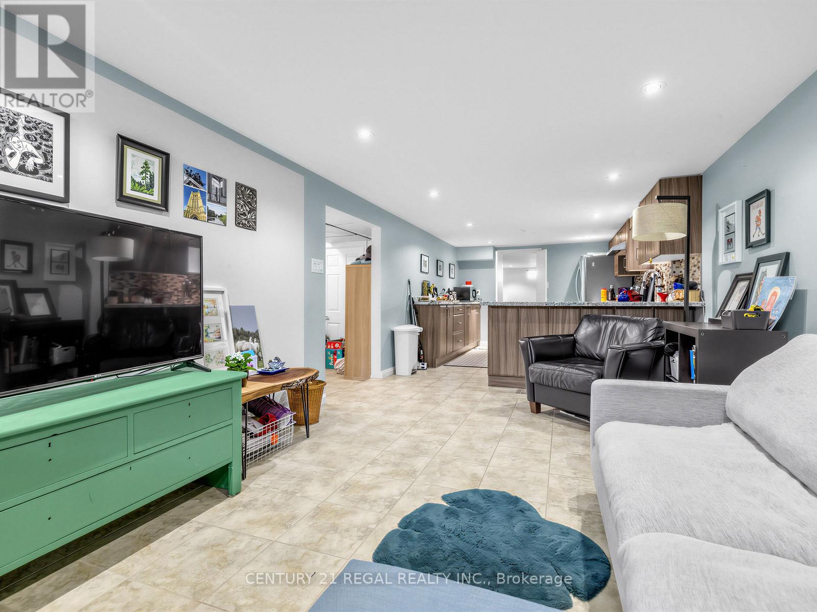 1062 Glengrove Avenue, Toronto, Ontario  M6B 2K2 - Photo 24 - W13149468