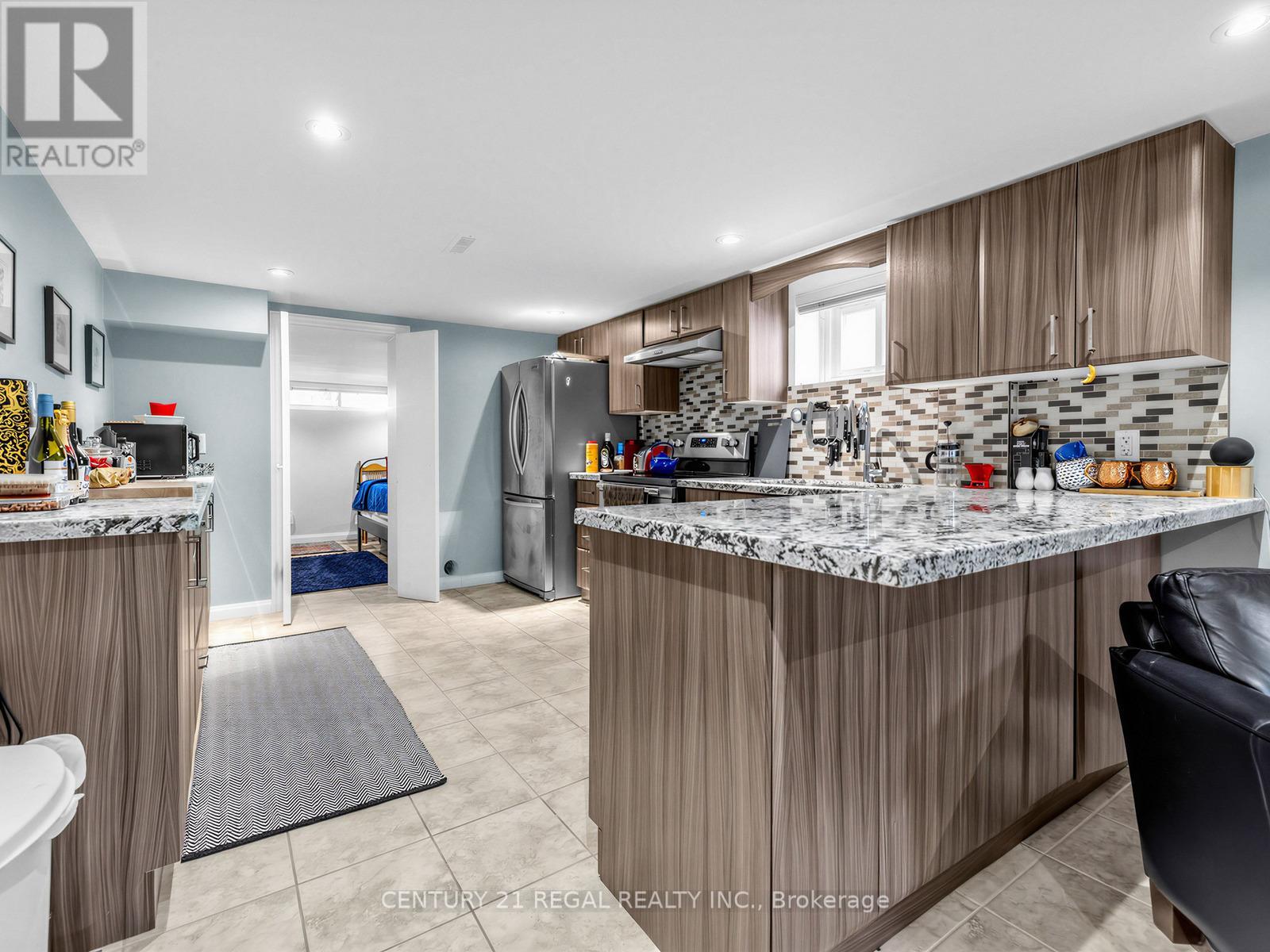 1062 Glengrove Avenue, Toronto, Ontario  M6B 2K2 - Photo 25 - W13149468