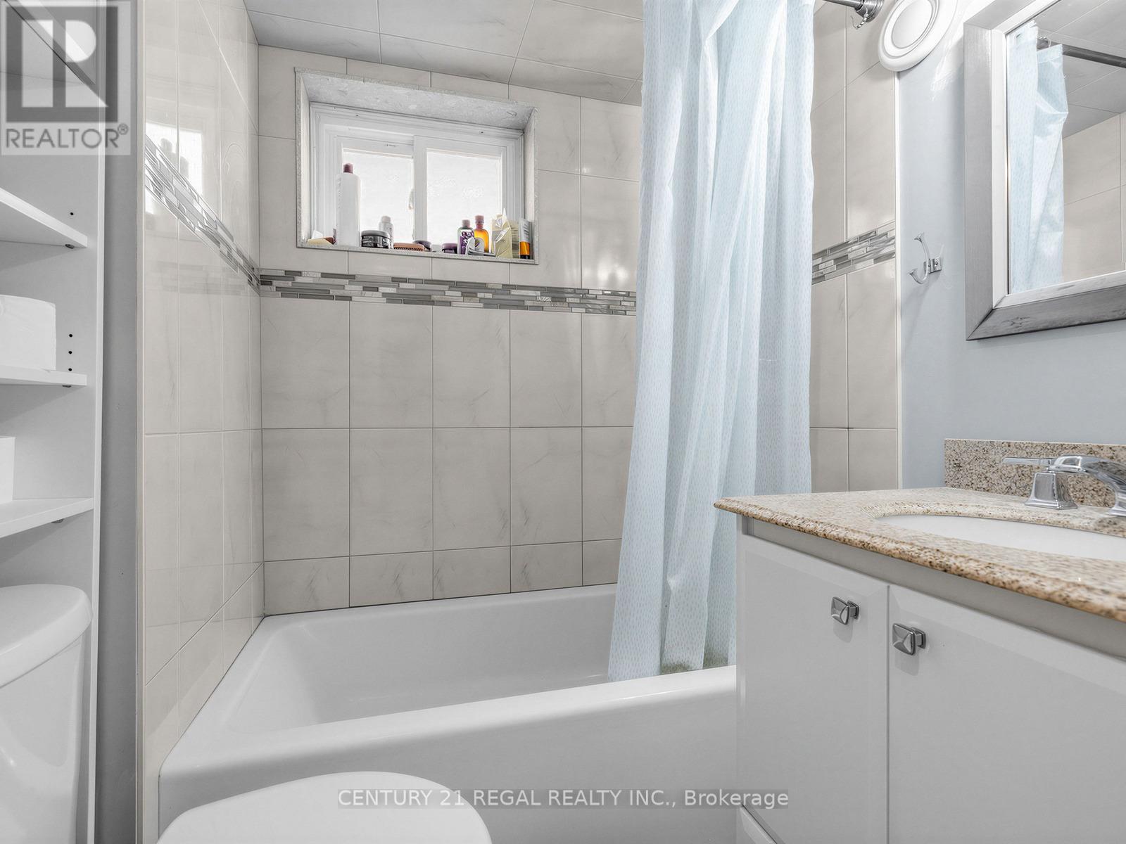 1062 Glengrove Avenue, Toronto, Ontario  M6B 2K2 - Photo 30 - W13149468