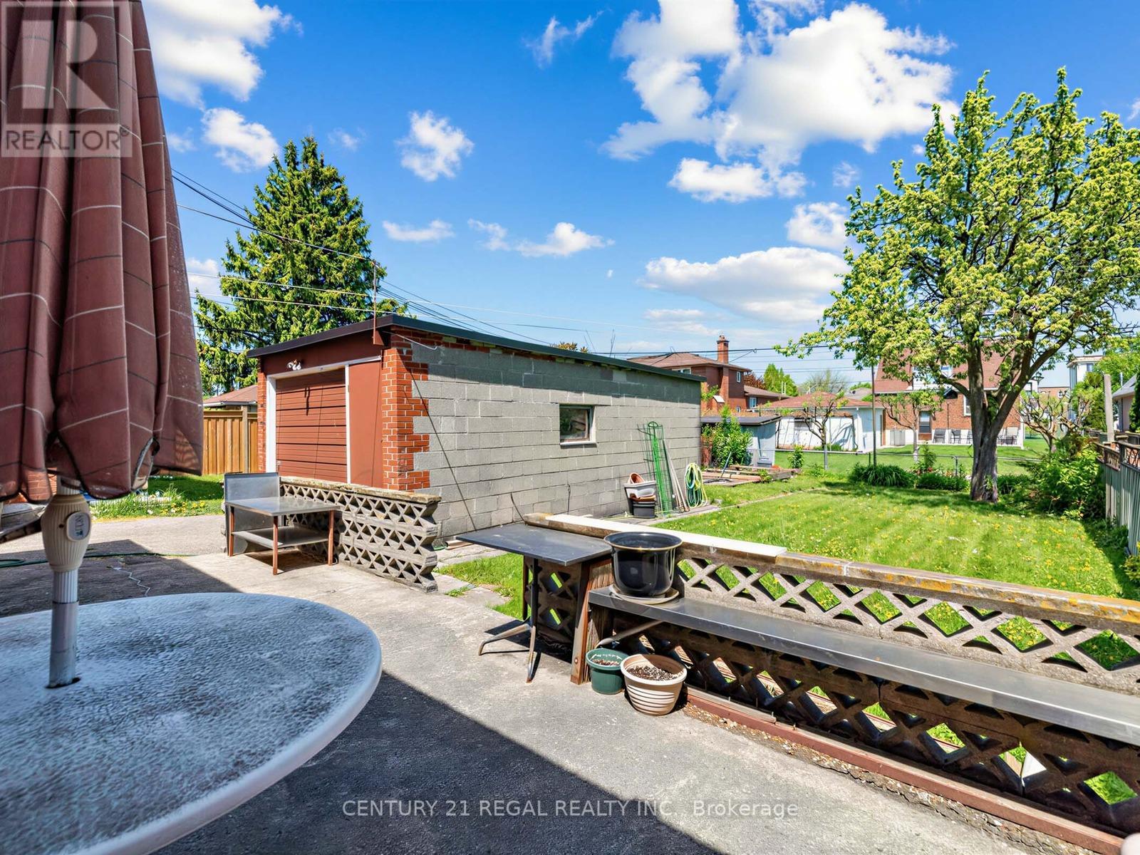 1062 Glengrove Avenue, Toronto, Ontario  M6B 2K2 - Photo 34 - W13149468