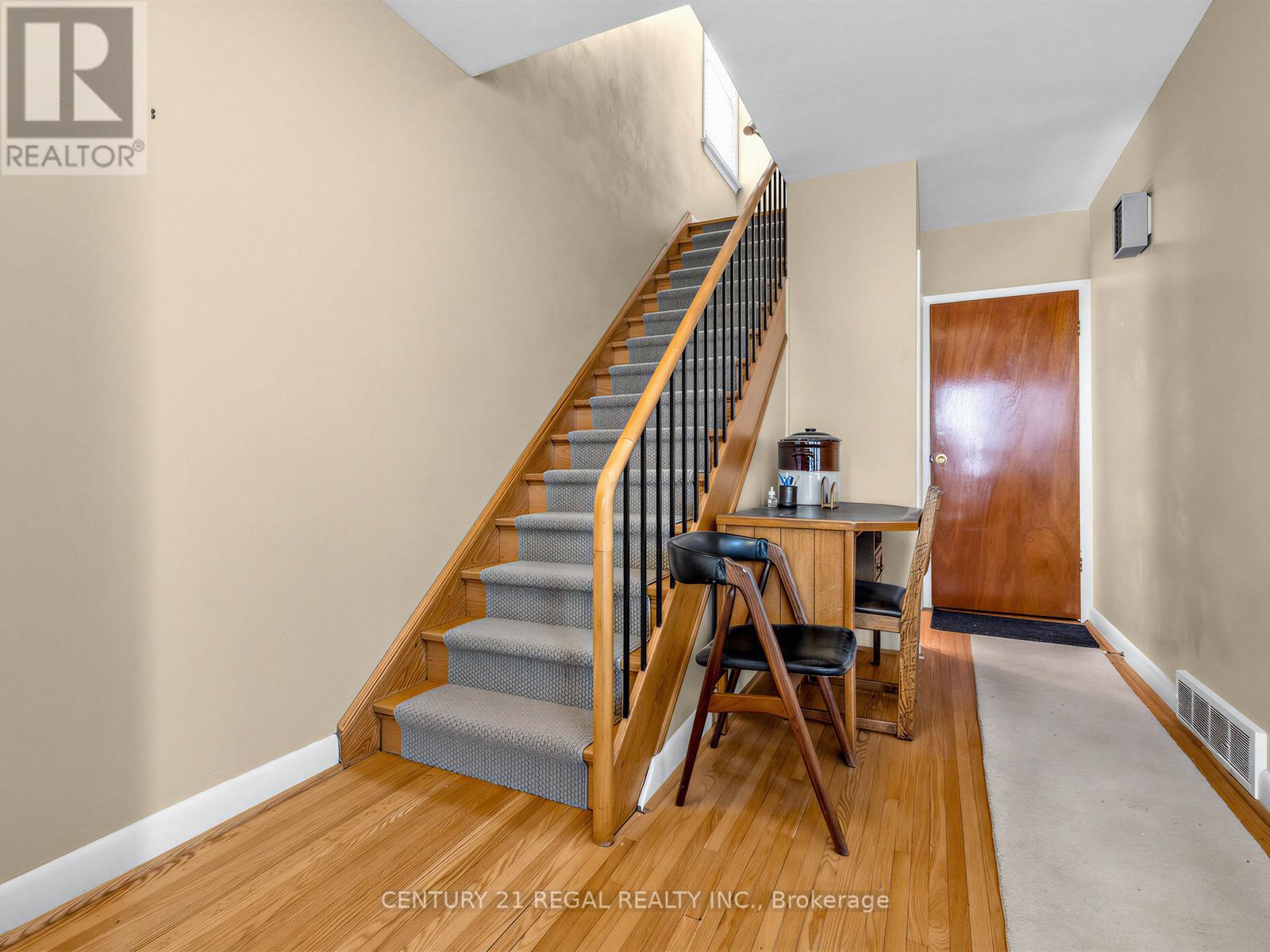 1062 Glengrove Avenue, Toronto, Ontario  M6B 2K2 - Photo 4 - W13149468