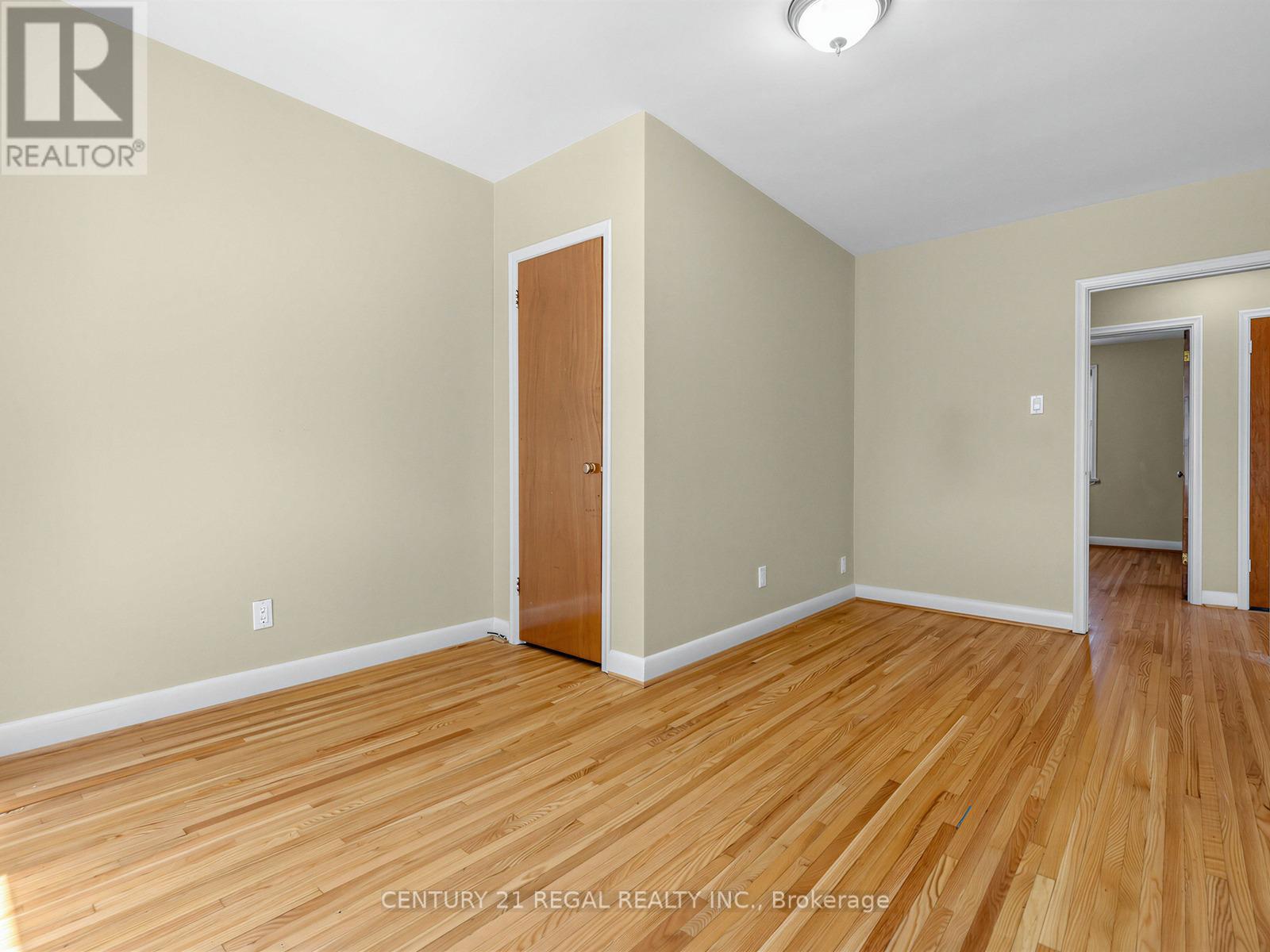 1062 Glengrove Avenue, Toronto, Ontario  M6B 2K2 - Photo 6 - W13149468