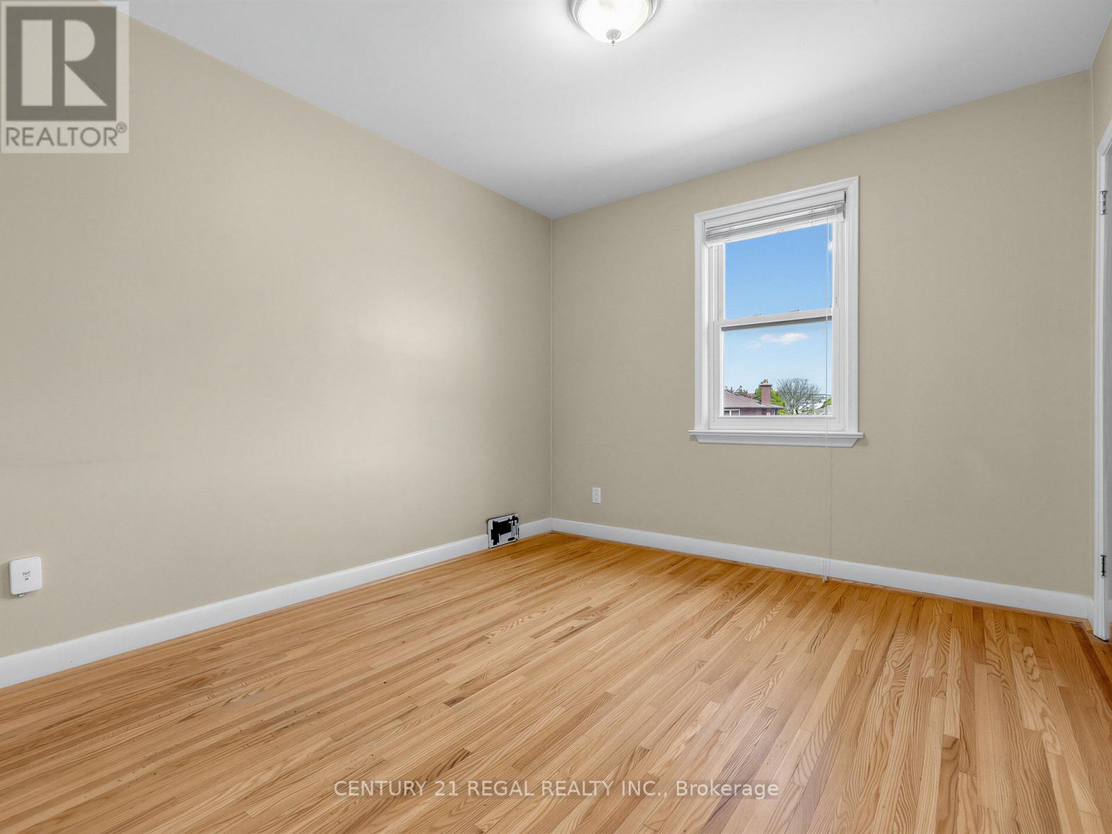 1062 Glengrove Avenue, Toronto, Ontario  M6B 2K2 - Photo 7 - W13149468
