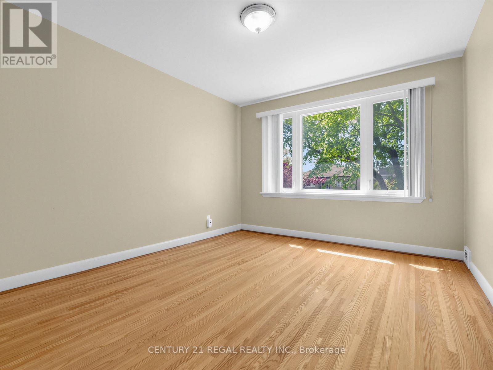1062 Glengrove Avenue, Toronto, Ontario  M6B 2K2 - Photo 8 - W13149468
