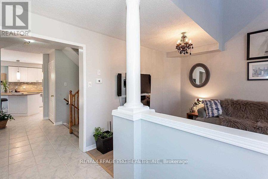 65 Giraffe Ave Avenue S, Brampton, Ontario  L6R 1Z1 - Photo 4 - W13149544