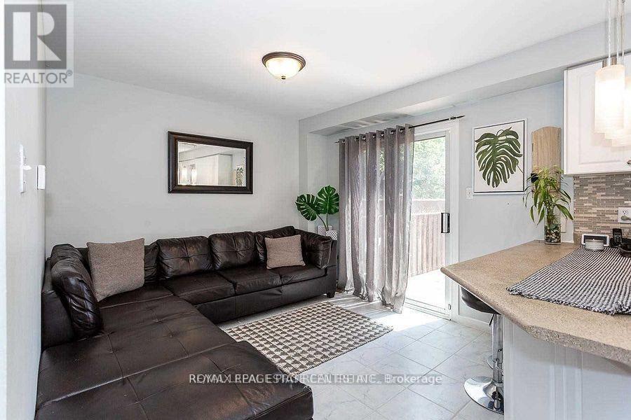 65 Giraffe Ave Avenue S, Brampton, Ontario  L6R 1Z1 - Photo 5 - W13149544