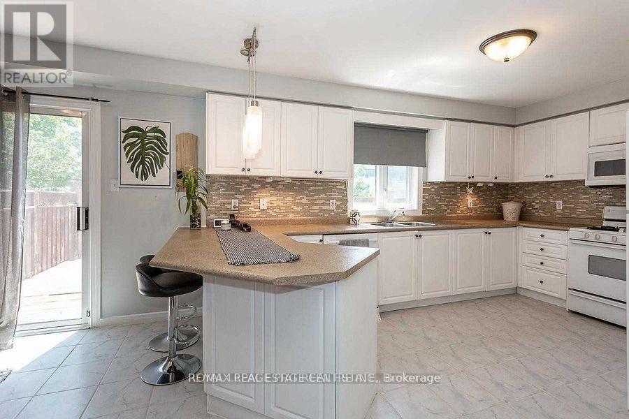 65 Giraffe Ave Avenue S, Brampton, Ontario  L6R 1Z1 - Photo 6 - W13149544