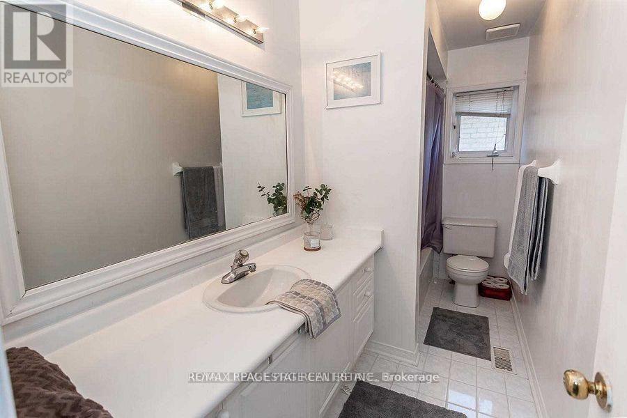 65 Giraffe Ave Avenue S, Brampton, Ontario  L6R 1Z1 - Photo 8 - W13149544