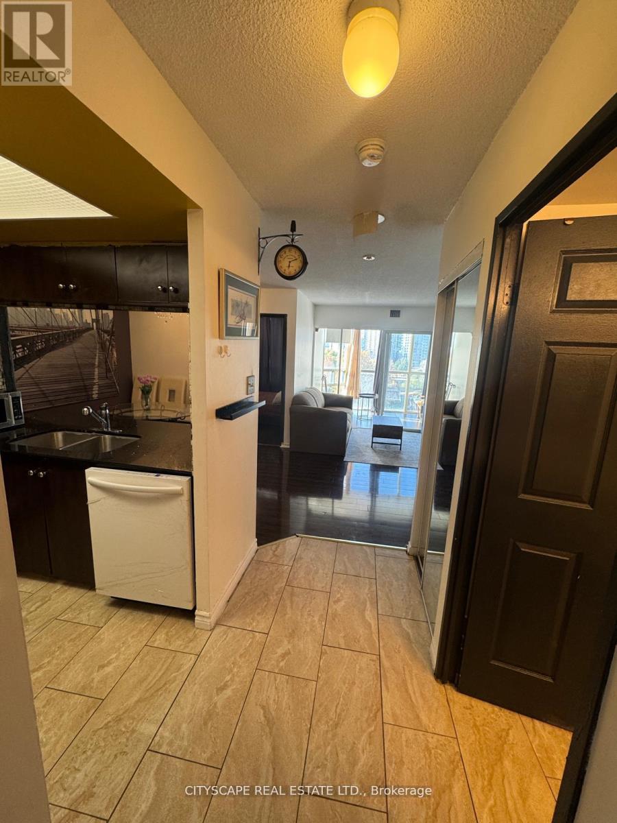 706 - 285 Enfield Place, Mississauga, Ontario  L5B 3Y6 - Photo 3 - W13149628