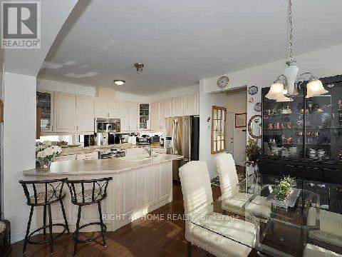 412 Creek Path Avenue, Oakville, Ontario  L6L 6X6 - Photo 10 - W13149734