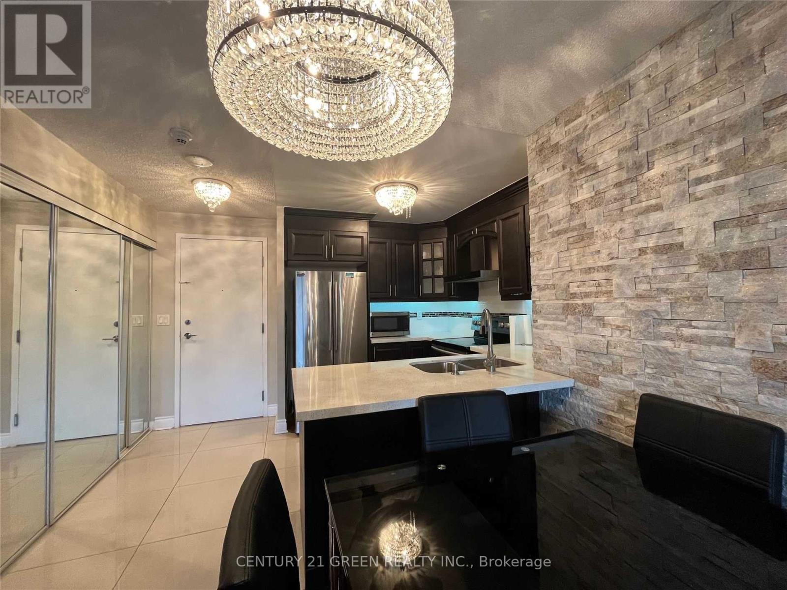 435 - 3888 DUKE OF YORK BOULEVARD