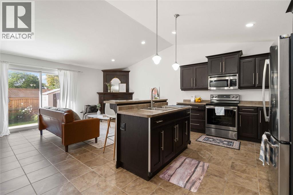 815 Carriage Way, Sarnia, Ontario  N7W 0A5 - Photo 14 - 26011627