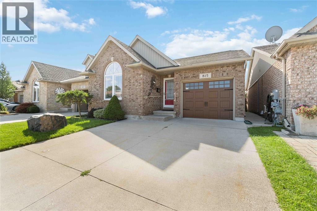 815 Carriage Way, Sarnia, Ontario  N7W 0A5 - Photo 2 - 26011627