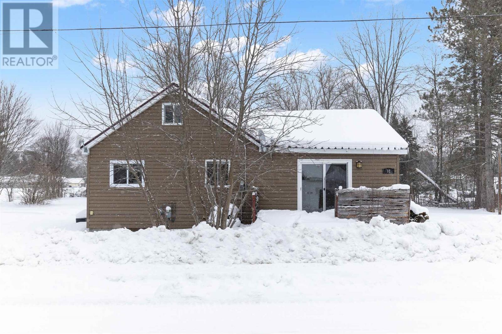 32 Main St, Iron Bridge, Ontario  P0R 1H0 - Photo 1 - SM260389