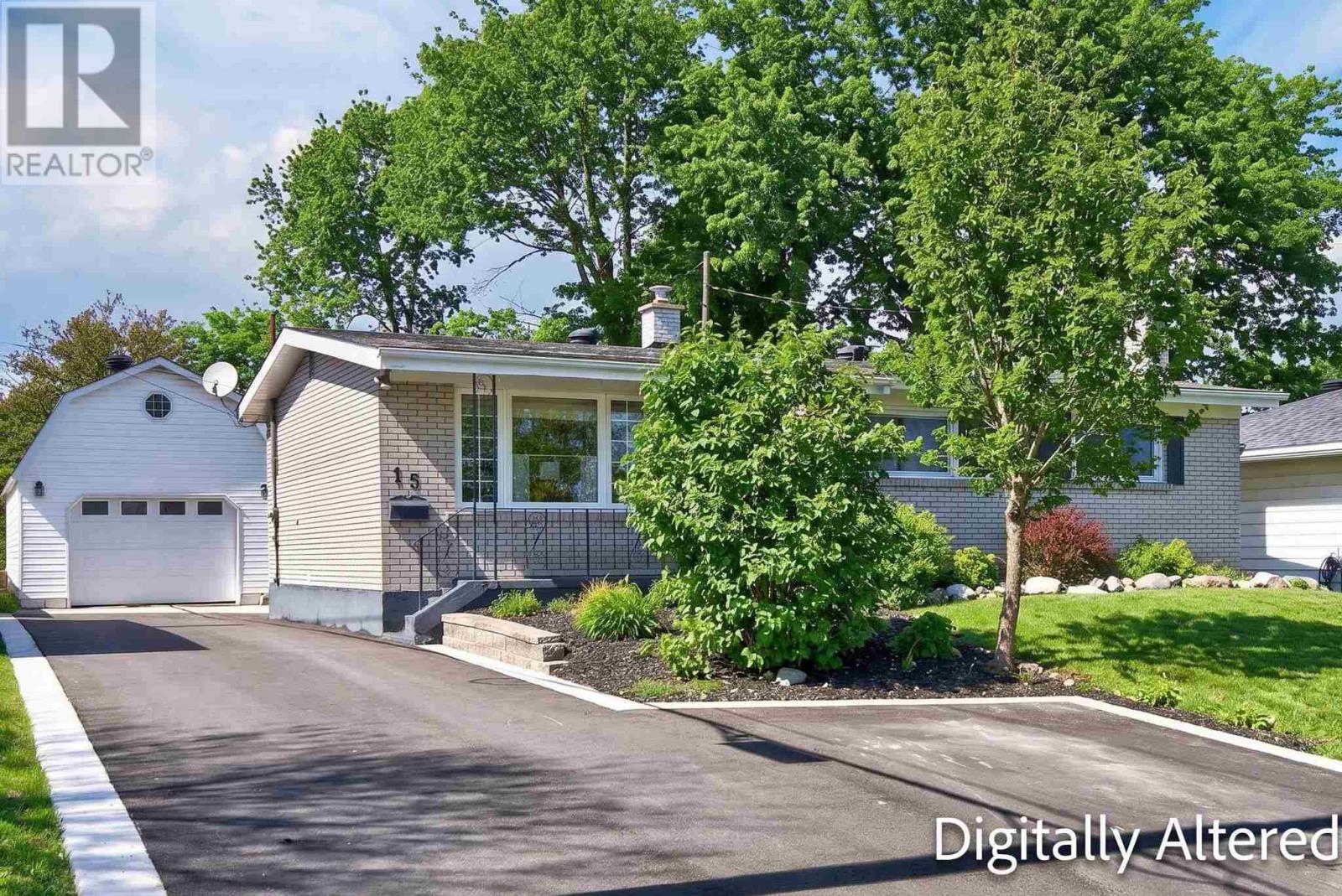 15 Pinemore Blvd, Sault Ste. Marie, Ontario  P6B 4E4 - Photo 2 - SM261045