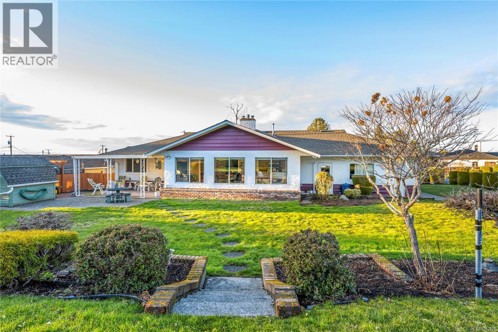 260 Elizabeth Ave, Qualicum Beach, British Columbia  V9K 1G8 - Photo 4 - 1033823