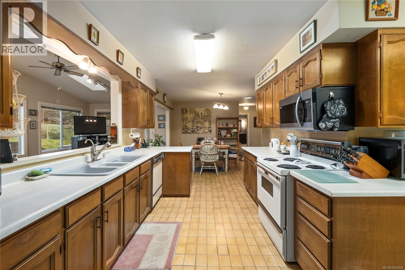 260 Elizabeth Ave, Qualicum Beach, British Columbia  V9K 1G8 - Photo 38 - 1033823