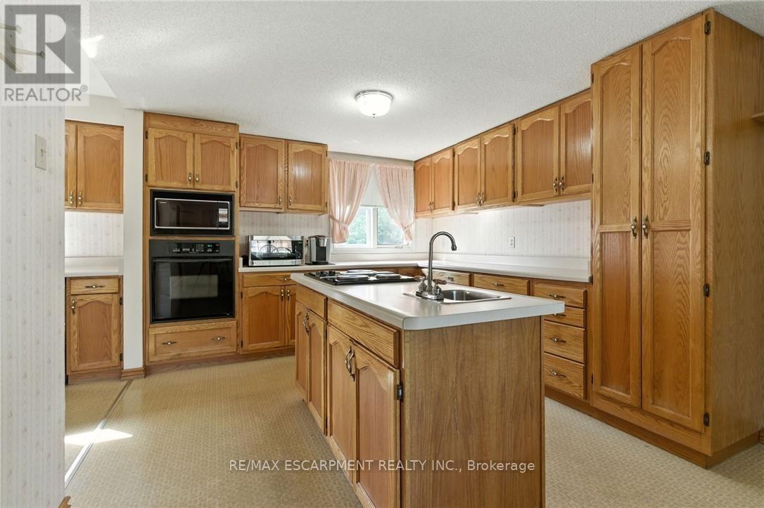 18 Jasper Drive, Hamilton, Ontario L8G 2S7 - Photo 4 - X13149574