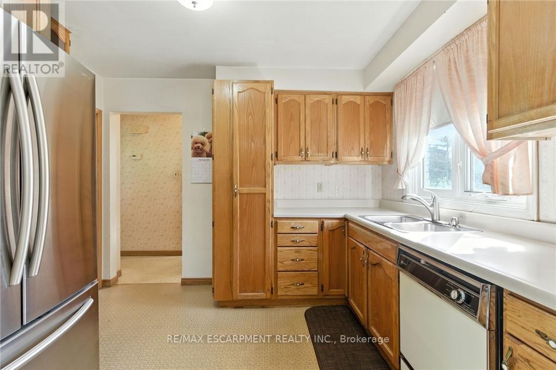 18 Jasper Drive, Hamilton, Ontario L8G 2S7 - Photo 8 - X13149574