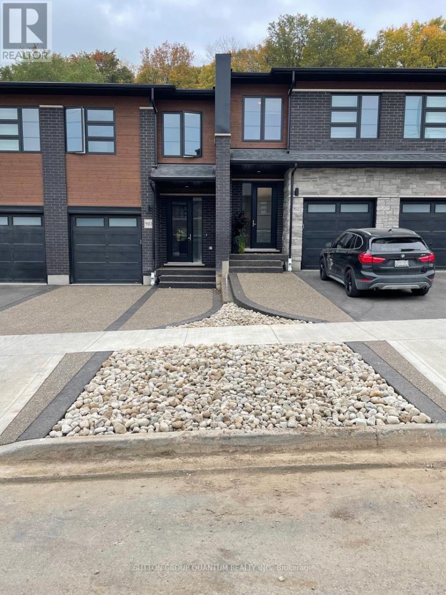912 ROBERT FERRIE DRIVE