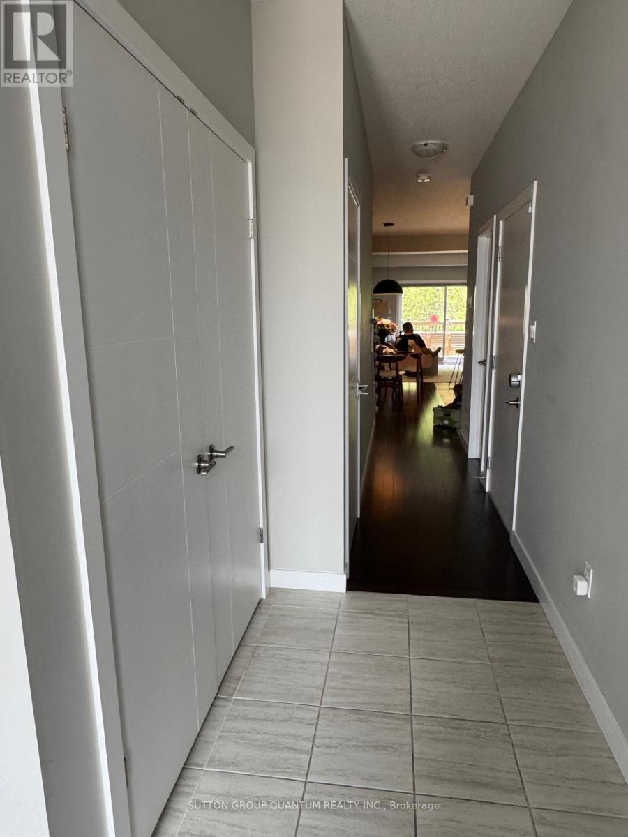912 Robert Ferrie Drive, Kitchener, Ontario N2R 1P2 - Photo 3 - X13149810