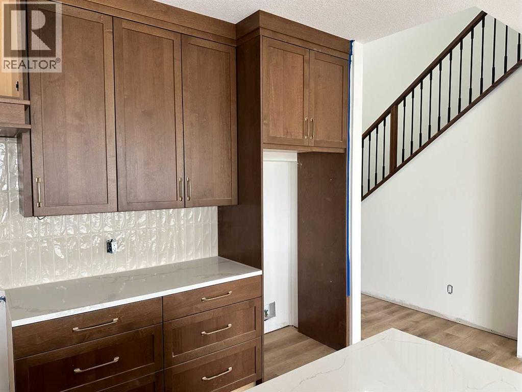 460 Discovery Place SW, Calgary, Alberta  T3H 6A2 - Photo 10 - A2300011