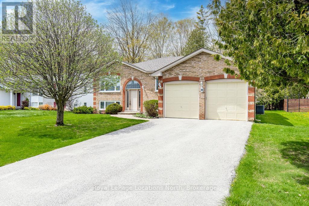 40 Fairway Crescent, Wasaga Beach, Ontario  L9Z 1B8 - Photo 2 - S12923984