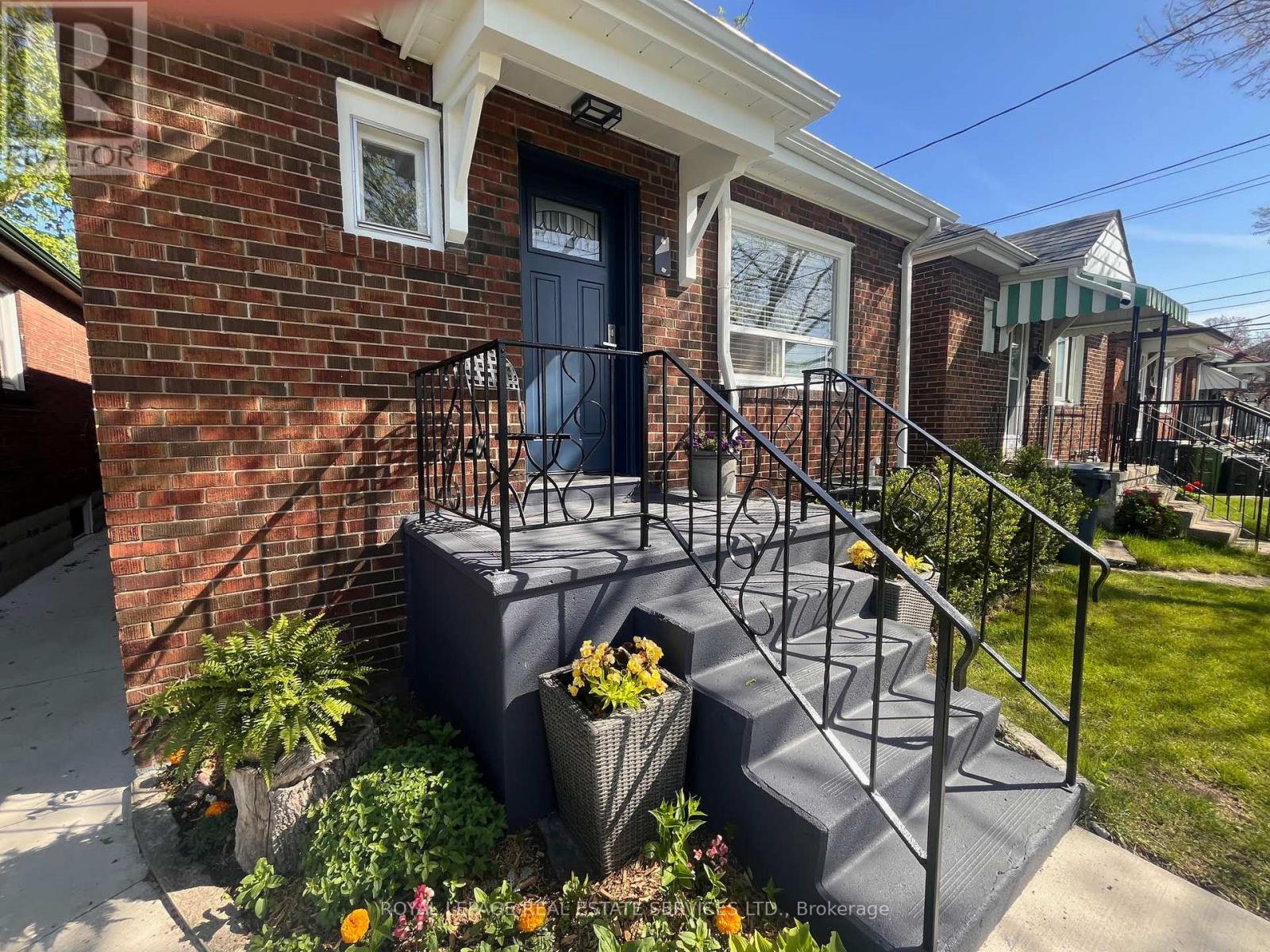 8 Pritchard Avenue, Toronto, Ontario  M6N 1T1 - Photo 2 - W13144564