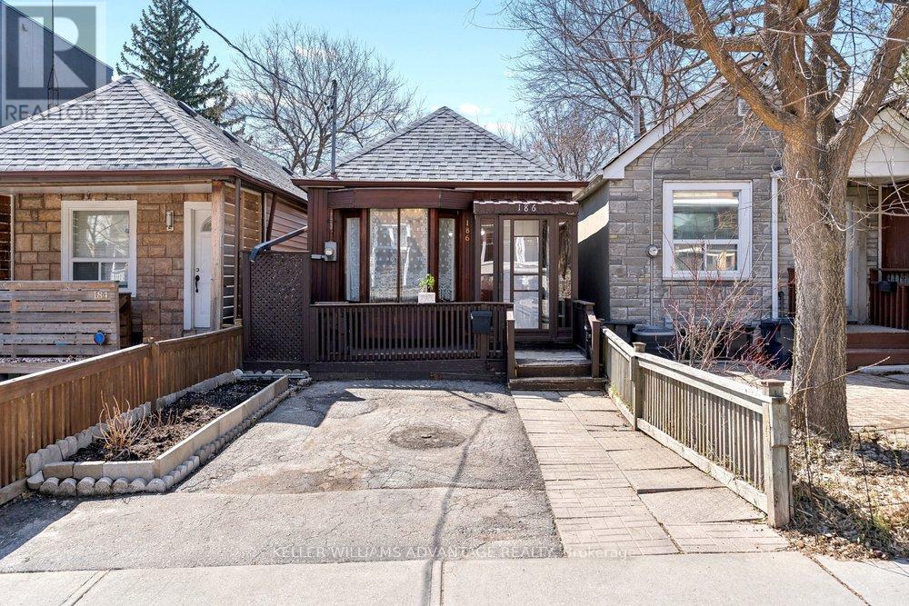 186 CEDRIC AVENUE, Toronto, Ontario