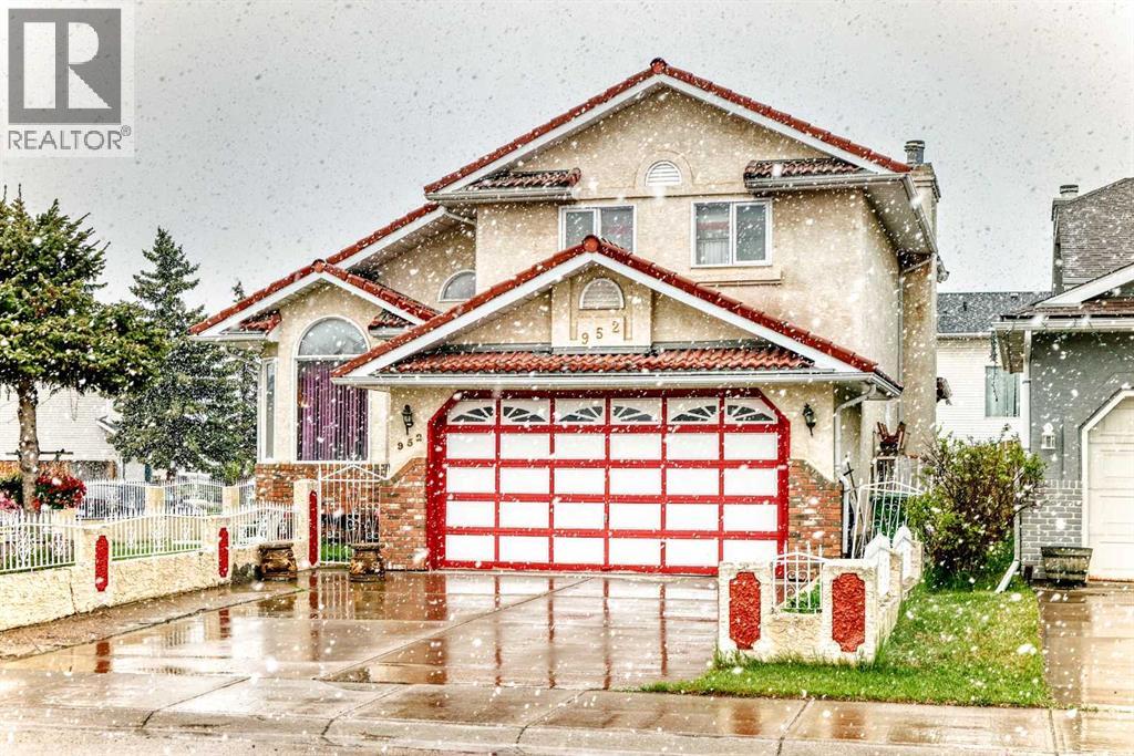 952 Applewood Drive SE, Calgary, Alberta  T2A 7N3 - Photo 2 - A2311432