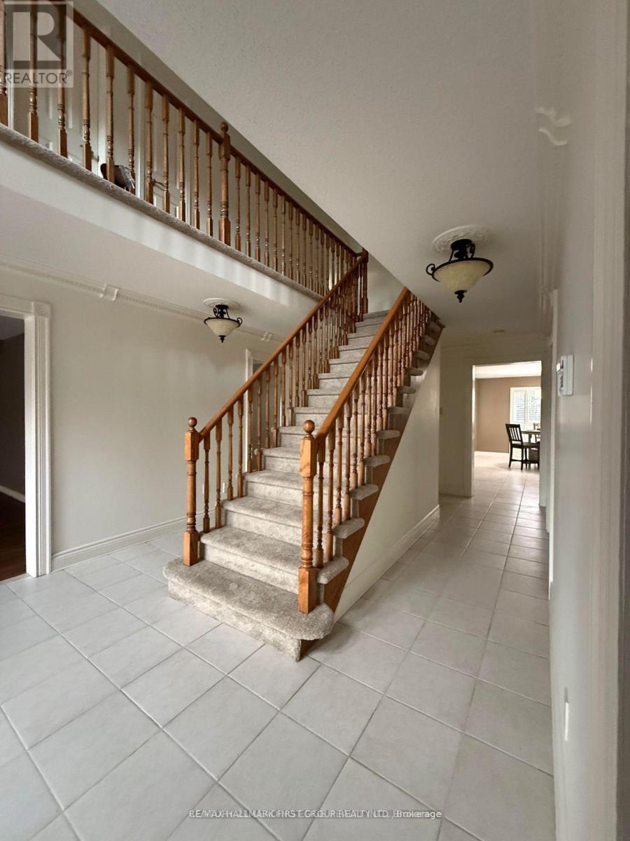 492 Palmtree Crescent, Oshawa (Eastdale), Ontario  L1K 2H3 - Photo 2 - E13149842