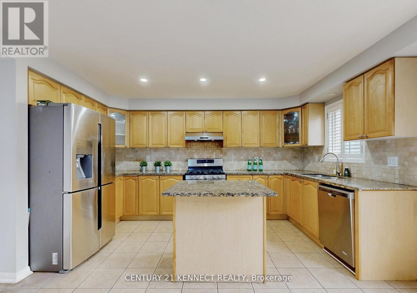 134 Medland Avenue, Whitby, Ontario  L1P 1W7 - Photo 8 - E13149968