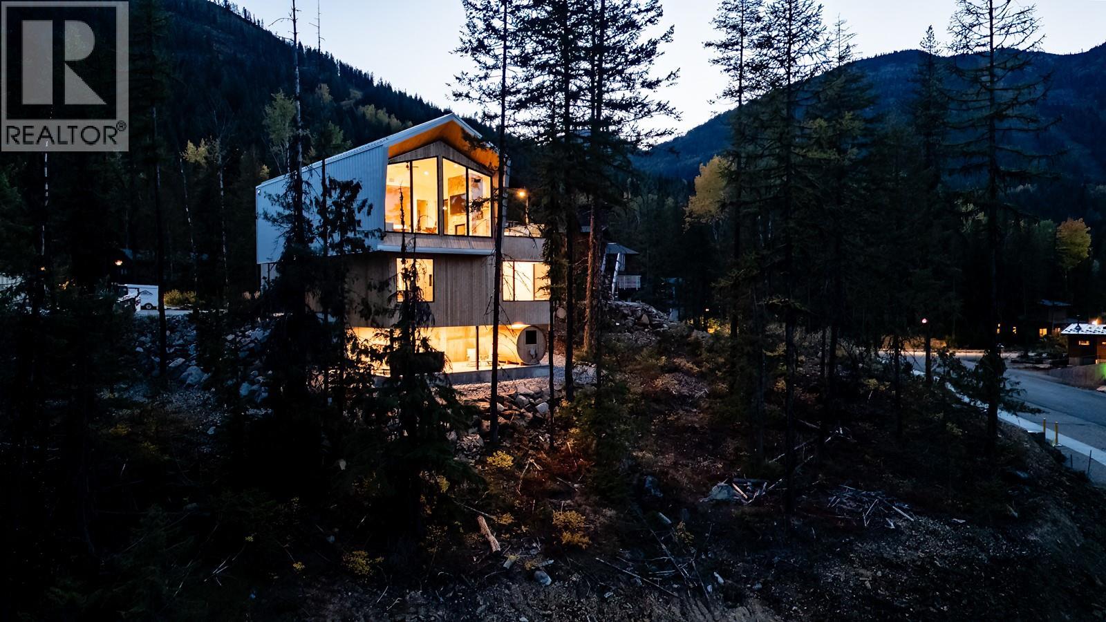 322 Larch Terrace, Rossland, British Columbia  V0G 1Y0 - Photo 12 - 10370827