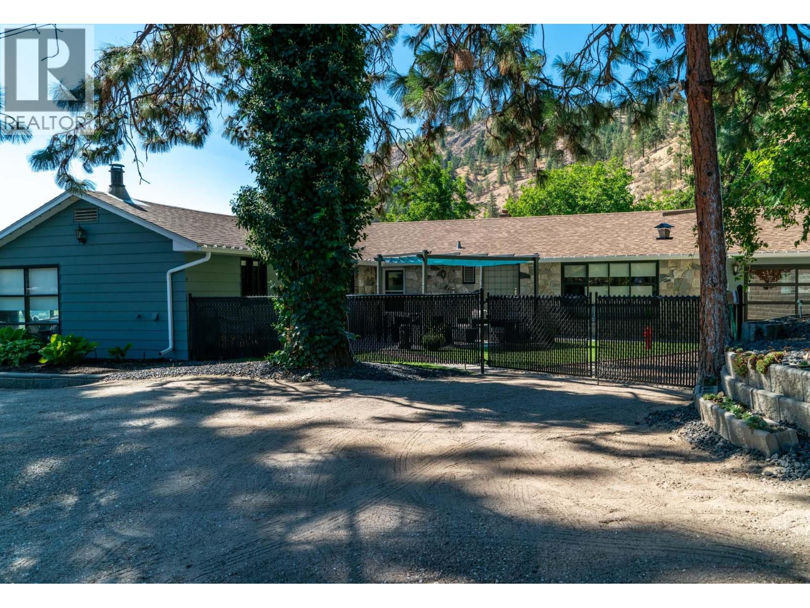 483 Pinehill Road, Oliver, British Columbia  V0H 1T5 - Photo 10 - 10386012