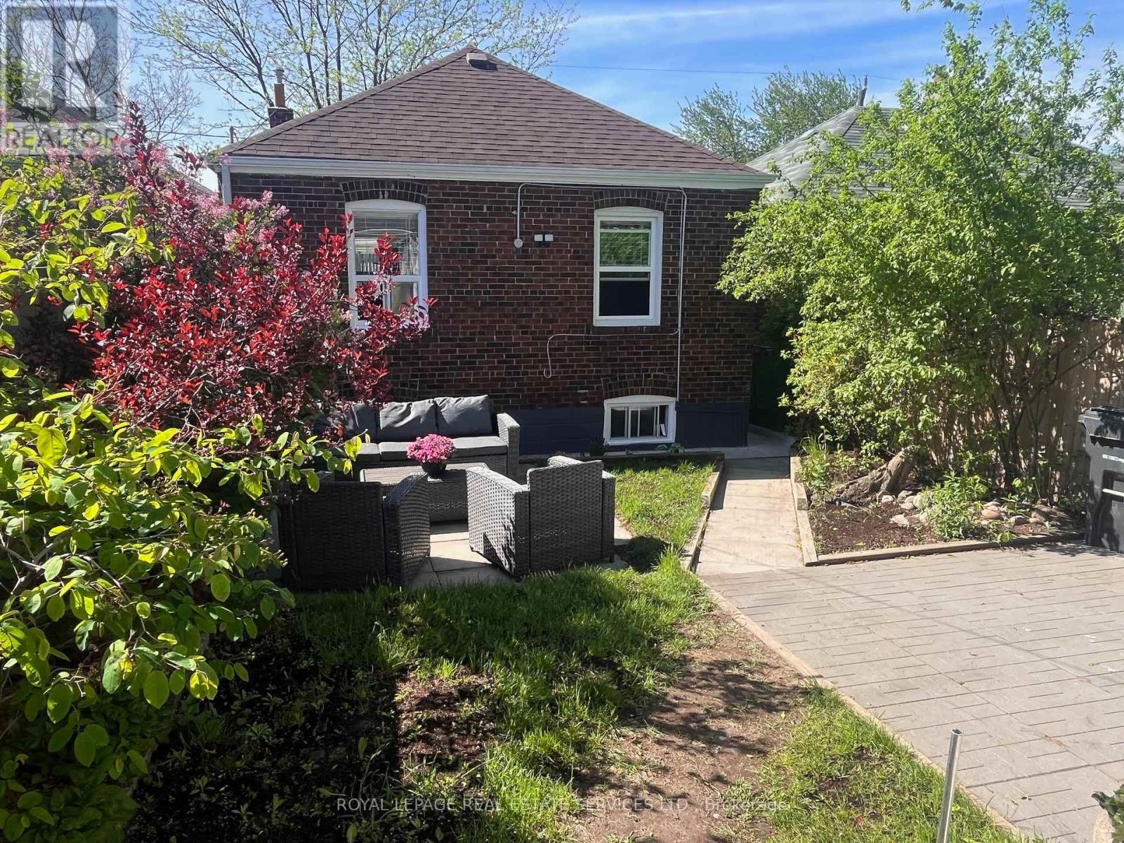 8 Pritchard Avenue, Toronto, Ontario  M6N 1T1 - Photo 37 - W13144564