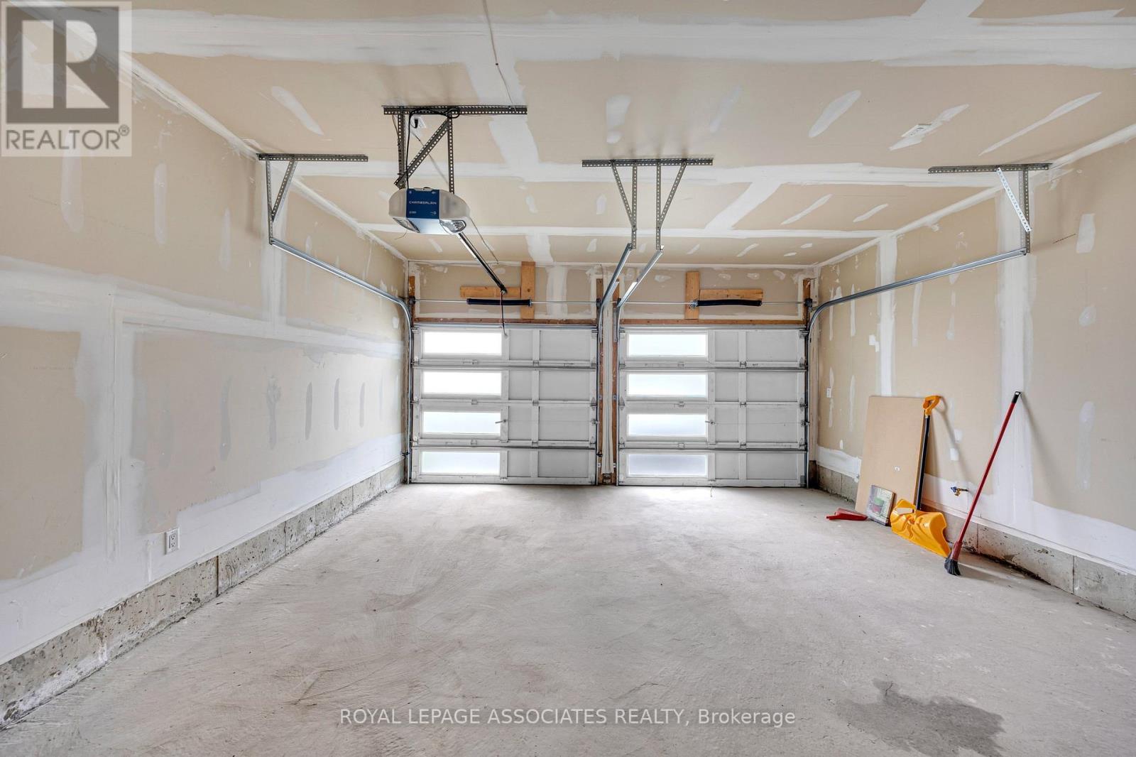21 John Dallimore Drive, Georgina, Ontario L4P 0S6 - Photo 40 - N13149862