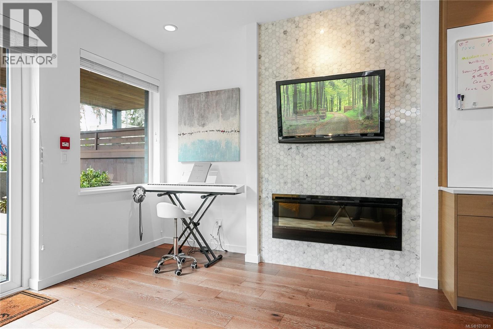 102 1014 Park Blvd, Victoria, British Columbia  V8V 2T4 - Photo 4 - 1037281