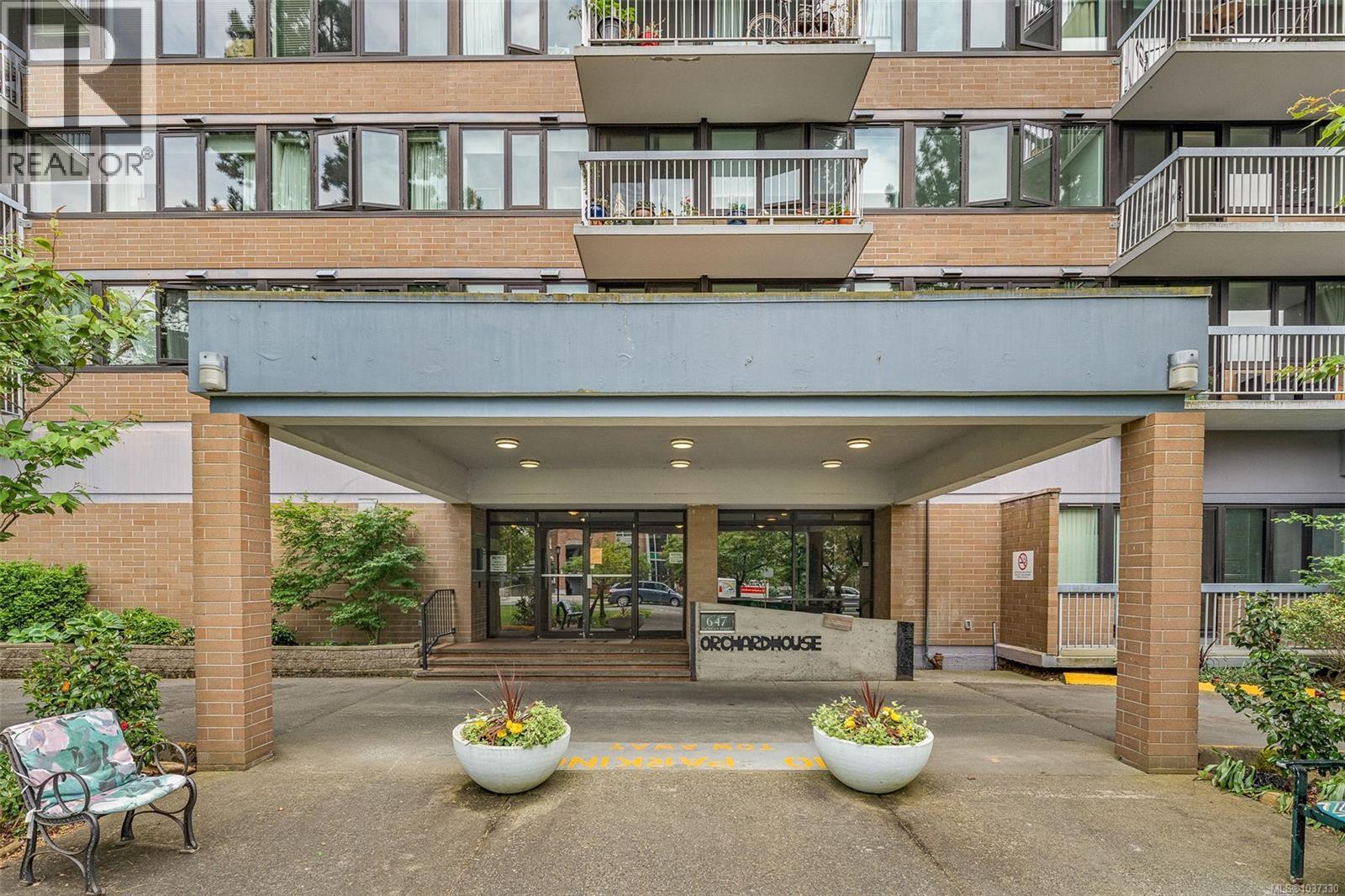 907 647 Michigan St, Victoria, British Columbia  V8V 1S9 - Photo 2 - 1037330