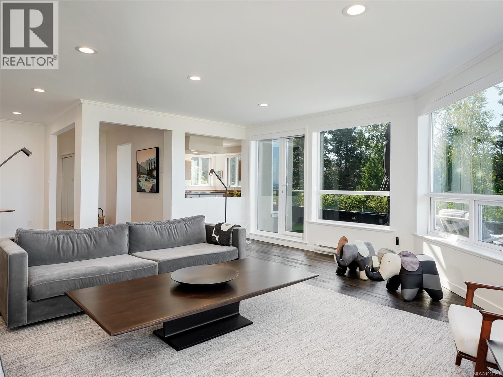 1 4771 Cordova Bay Rd, Saanich, British Columbia  V8Y 2J7 - Photo 11 - 1037395