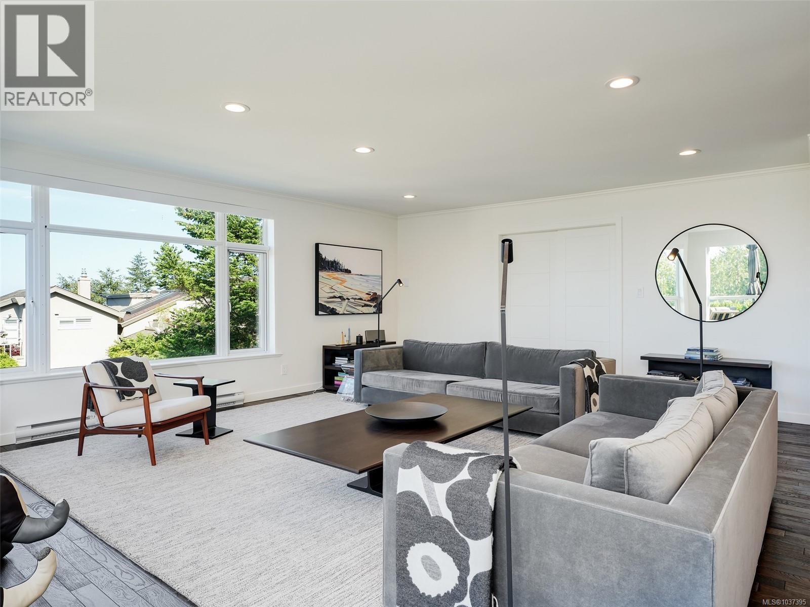 1 4771 Cordova Bay Rd, Saanich, British Columbia  V8Y 2J7 - Photo 12 - 1037395