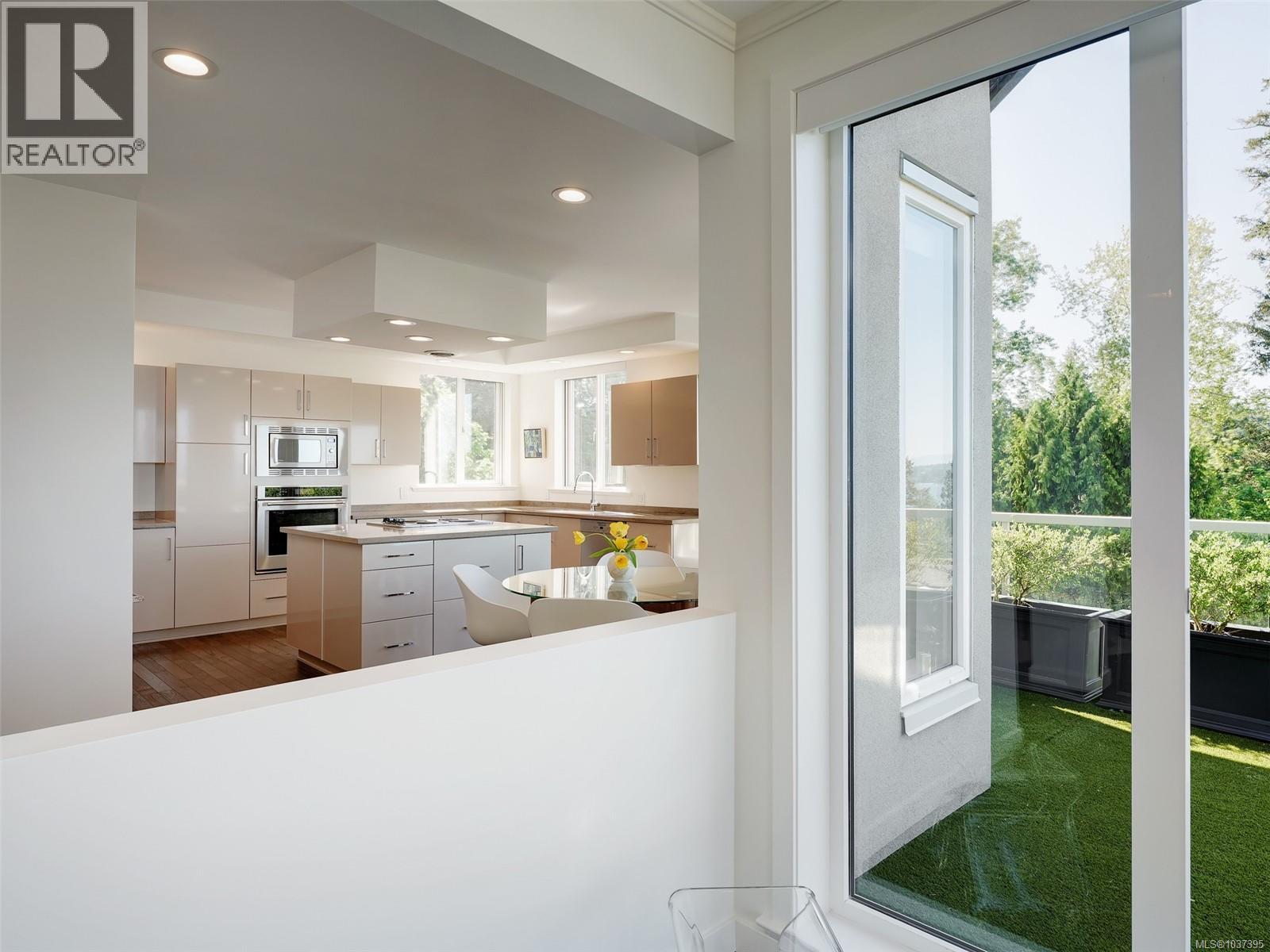 1 4771 Cordova Bay Rd, Saanich, British Columbia  V8Y 2J7 - Photo 16 - 1037395