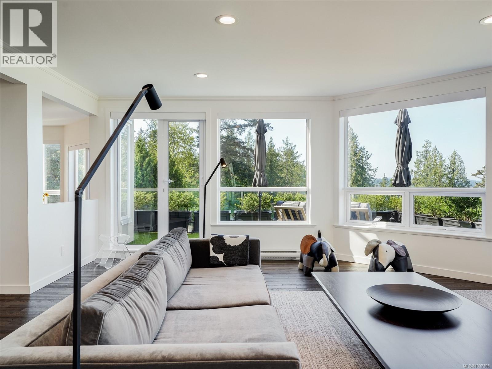 1 4771 Cordova Bay Rd, Saanich, British Columbia  V8Y 2J7 - Photo 10 - 1037395