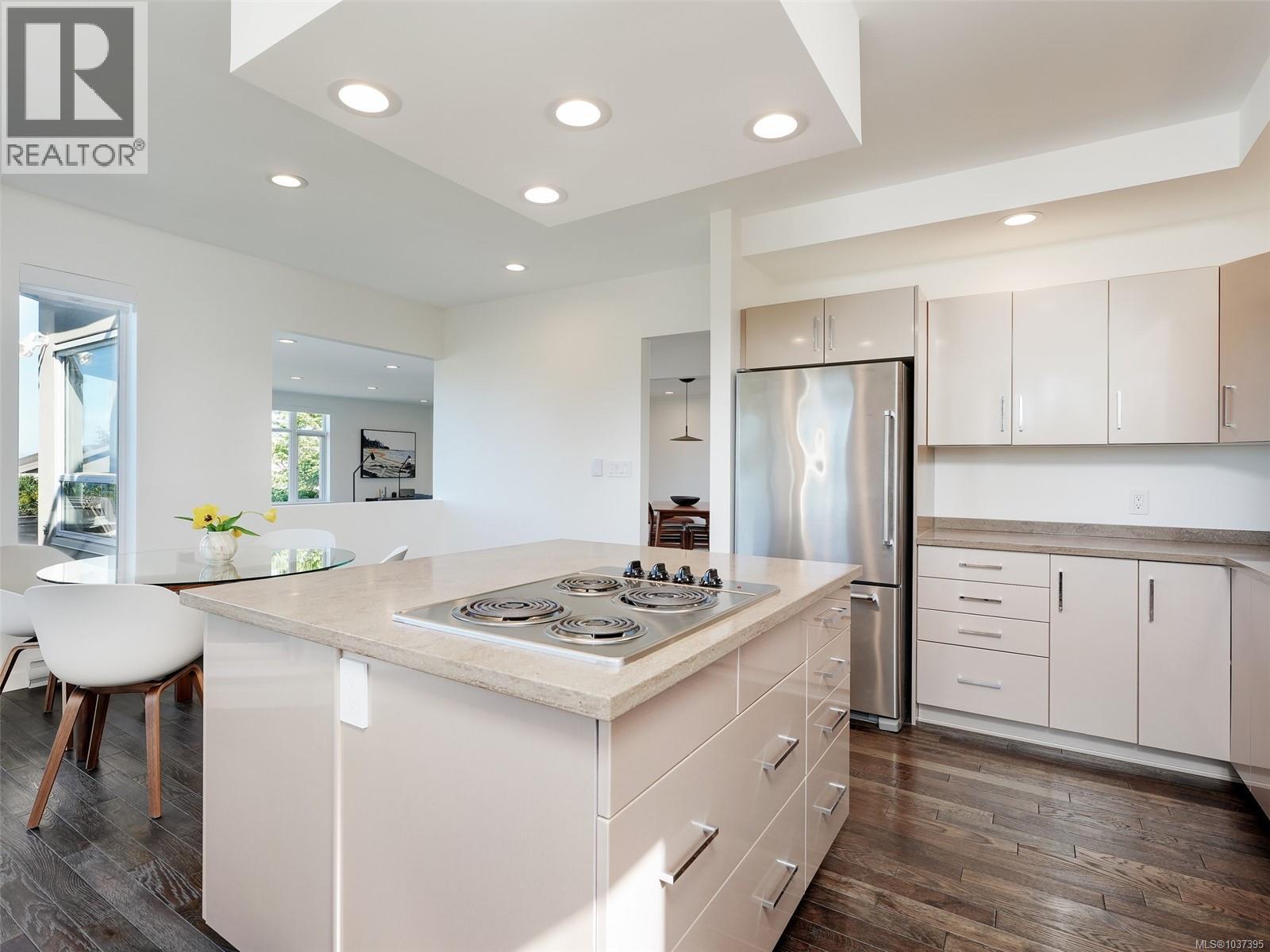 1 4771 Cordova Bay Rd, Saanich, British Columbia  V8Y 2J7 - Photo 19 - 1037395